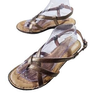 Born Leather 10M Metalic Gold Sandles. Comfy. Casual. Summer Travel Cruise Shiny